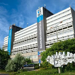 Отель Danubius Arena